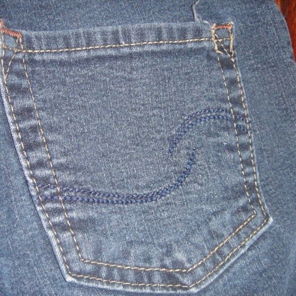 LEVI STRAUSS Signature CAPRI Jeans * STRETCH 5-pkt MED-WASH Denim * sz 4 * EUC - Picture 3 of 6
